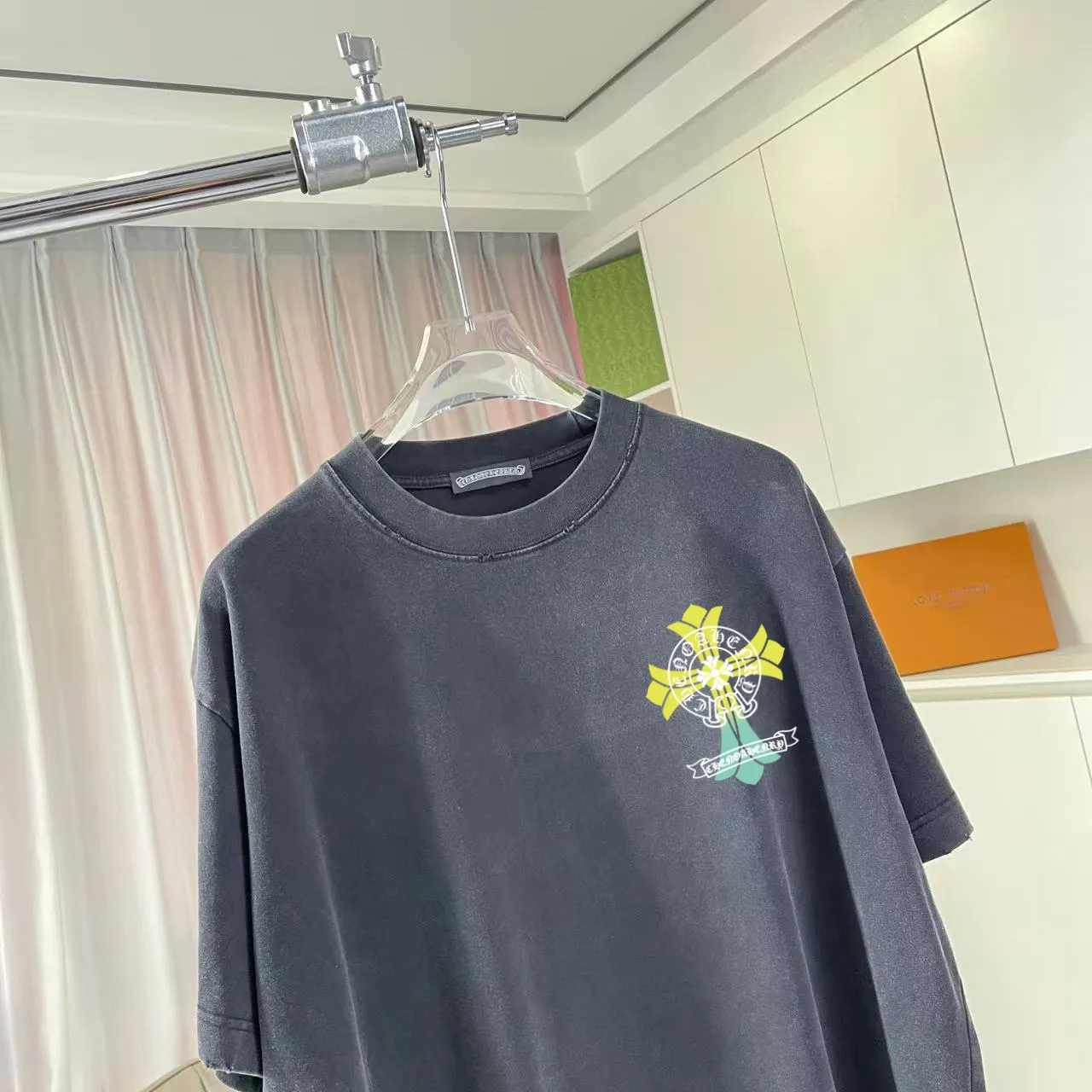 🅿️200 ch Crocodile* 2025 spring and summer new style, washed, worn, Sanskrit cross print, short-sleeved T-shirt, customized fabric 320g, same style for men and women, size: S M L XL XXL five codes, color: black gray